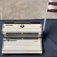 Rilegatrice manuale per calendario