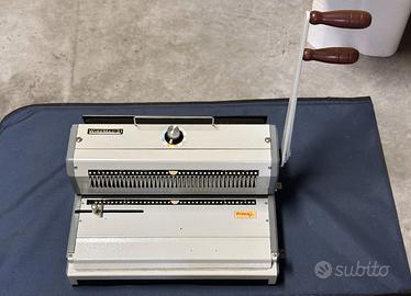 Rilegatrice manuale per calendario