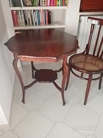 Tavolino in stile 