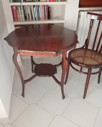 Tavolino in stile 