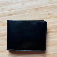 portafoglio in pelle nera artigianale