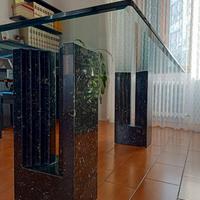 Tavolo da pranzo in marmo marquina e cristallo