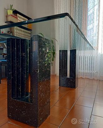 Tavolo da pranzo in marmo marquina e cristallo