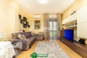 4 LOCALI SU UNICO LIVELLO CON BOX E CANTINA !!!