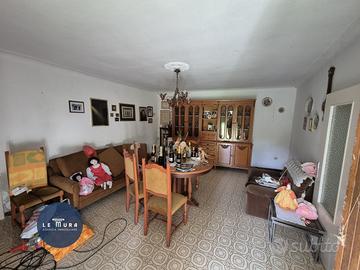 Casa a schiera di testa da ristrutturare a Polazzo