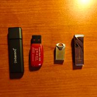 4 chiavette USB.