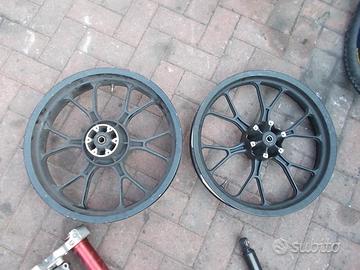 GPR 50 '09-'10: cerchio forcellone sella