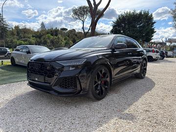 Audi Q8 RS TFSI V8 quattro tiptronic