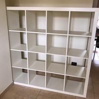 Libreria bianca.