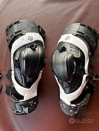 Ginocchiere ortopediche Asterisks per Motocross
