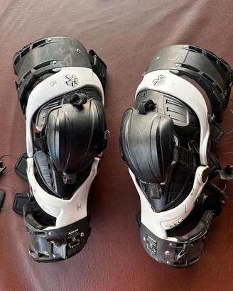 Ginocchiere ortopediche Asterisks per Motocross