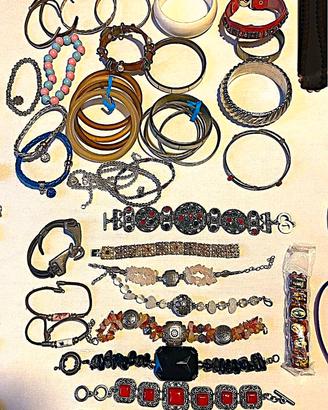 Bigiotteria vintage anni '80 attualissima, a stock