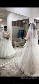Abito da sposa – pizzo ricamato e schiena velata