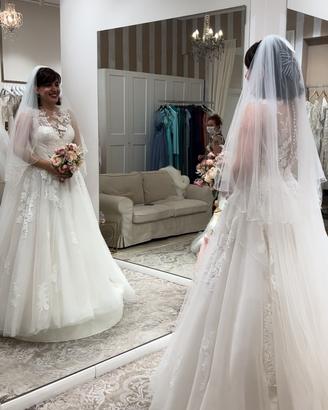 Abito da sposa – pizzo ricamato e schiena velata