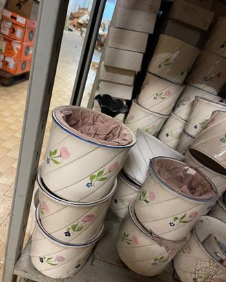 Vasi in ceramica decorati – stile floreale vintag