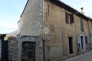 CASA SEMINDIPENDENTE A VICO NEL LAZIO