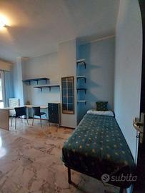 2 Letti: Piazza e Mezza in legno + Singolo rete