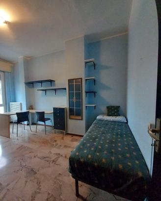 2 Letti: Piazza e Mezza in legno + Singolo rete