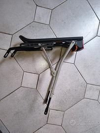 Portapacchi posteriore bicicletta.