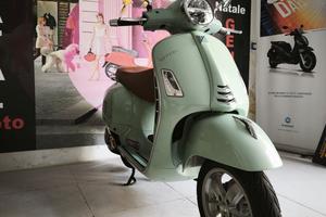 Piaggio Vespa 300 GTS hpe i.e. ABS VERDE AMABILE