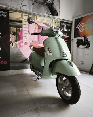 Piaggio Vespa 300 GTS hpe i.e. ABS VERDE AMABILE
