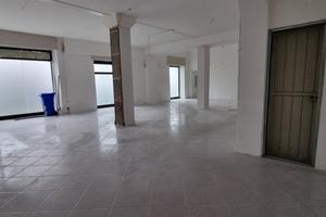 Locale commerciale e uffici