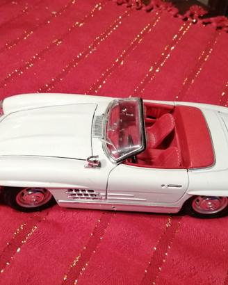 Mercedes Benz 300 SL Burago 1/18 senza scatola