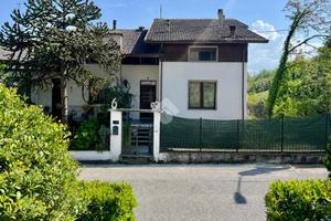 VILLA A SCHIERA A MONTECALVO VERSIGGIA