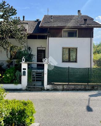 VILLA A SCHIERA A MONTECALVO VERSIGGIA