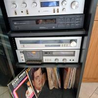 mobile con impianto stereo e casse