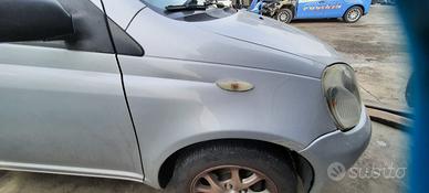 TOYOTA YARIS 2000 - PARAFANGO DESTRO