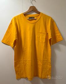 T-shirt con taschino