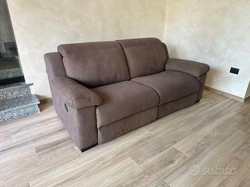 Divano in Nabuk, 3 posti con 2 recliner elettrici