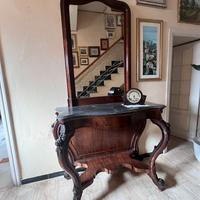 Elegante consolle con specchio e piano di marmo