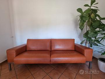 divano fattura artigianale in pelle   