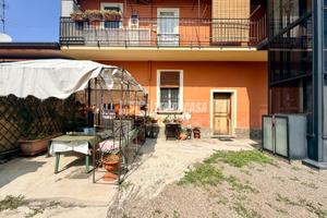 3 LOCALI IN CORTE