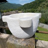 Mortaio in marmo bianco