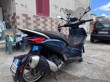 Beverly 300 2022
