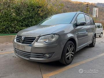 Ricambi Volkswagen Touran 2008 grigio/marrone LD7S