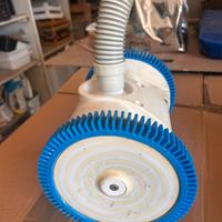 Robottino pulisci fondo piscina