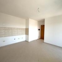 Pari al Nuovo, Trivano con Balcone e P.Auto