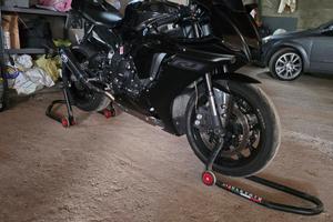 Yamaha R1 2020 black nera