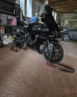 Yamaha R1 2020 black nera