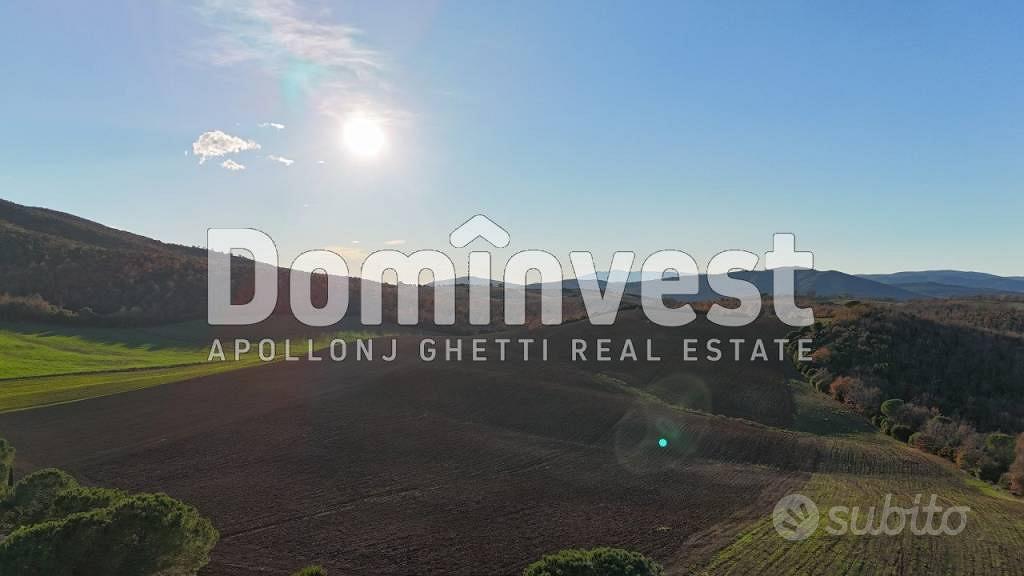 Rustico / Casale di 1000 m² con più di 5 locali a - Altro