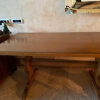 Tavolo Rettangolare in Legno Robusto