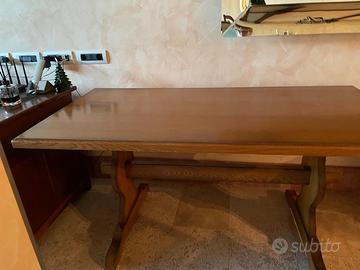 Tavolo Rettangolare in Legno Robusto