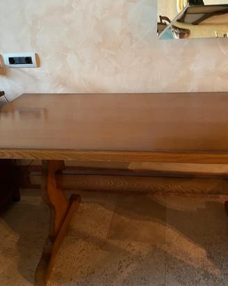 Tavolo Rettangolare in Legno Robusto