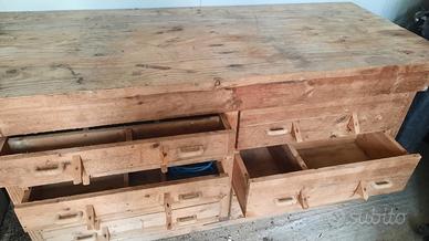 Tavolo da lavoro artigianale con cassetti