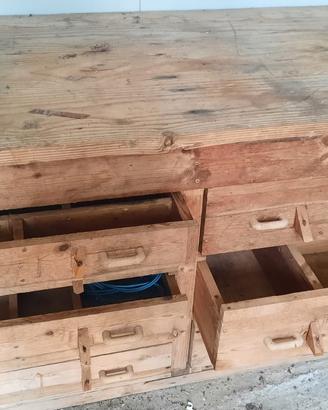 Tavolo da lavoro artigianale con cassetti