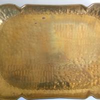 Vassoio Antico in Ottone Battuto
